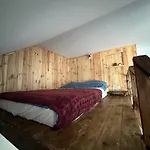 Big Attic Near Tauron Arena شقة